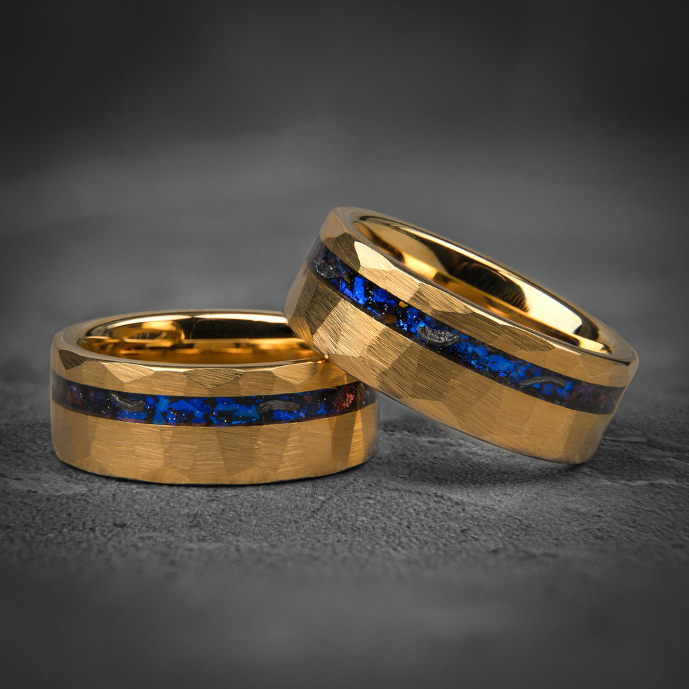 POSEIDON - Blauer Saphir gehämmerter Gelbgold Wolframring