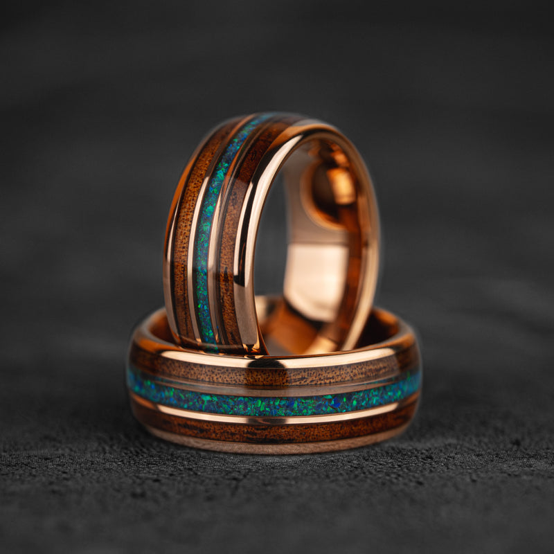 Velvet Ivy - Bague en tungstène or rose clair en opale verte et baril de whisky