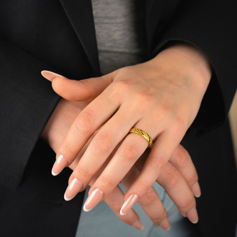 Solis Edge 4 - 4mm Faceted Gold Damascus Steel Ring