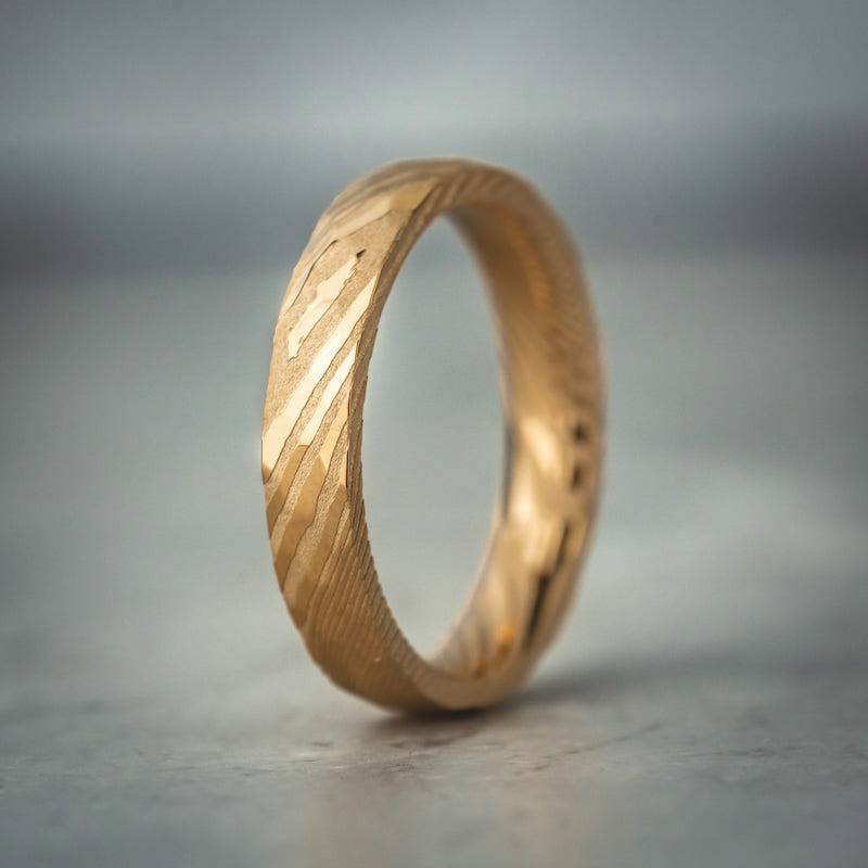 Solis Edge 4 - 4mm Faceted Gold Damascus Steel Ring