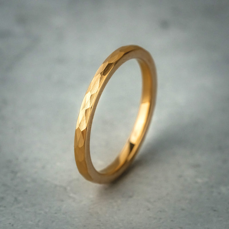 Bague en tungstène martelé VANTA GOLD - 2mm