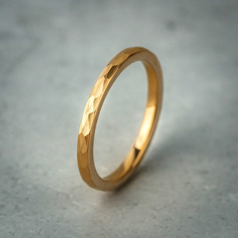 Bague en tungstène martelé VANTA GOLD - 2mm