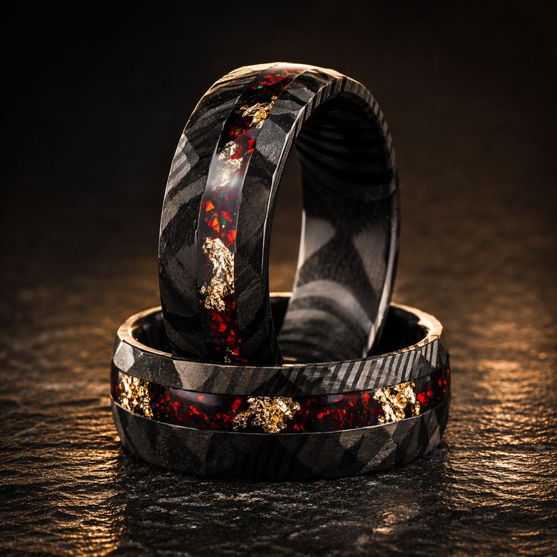 CRIMSON PROMISE - Bague de luxe pour homme en acier de Damas avec incrustation d'opale rouge et de paillettes d'or